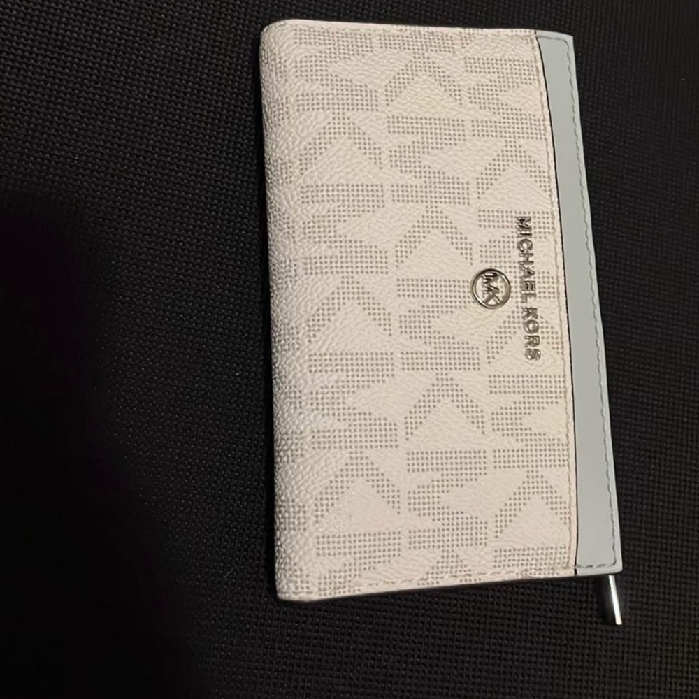 Michael Kors Zip Wallet